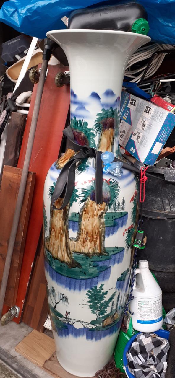 Bijzet-tafel of Nachtkastje uit CHINA / of salontafel / div. Kunst