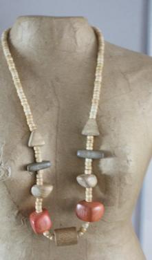 Houten ketting beige oranje grijze kralen