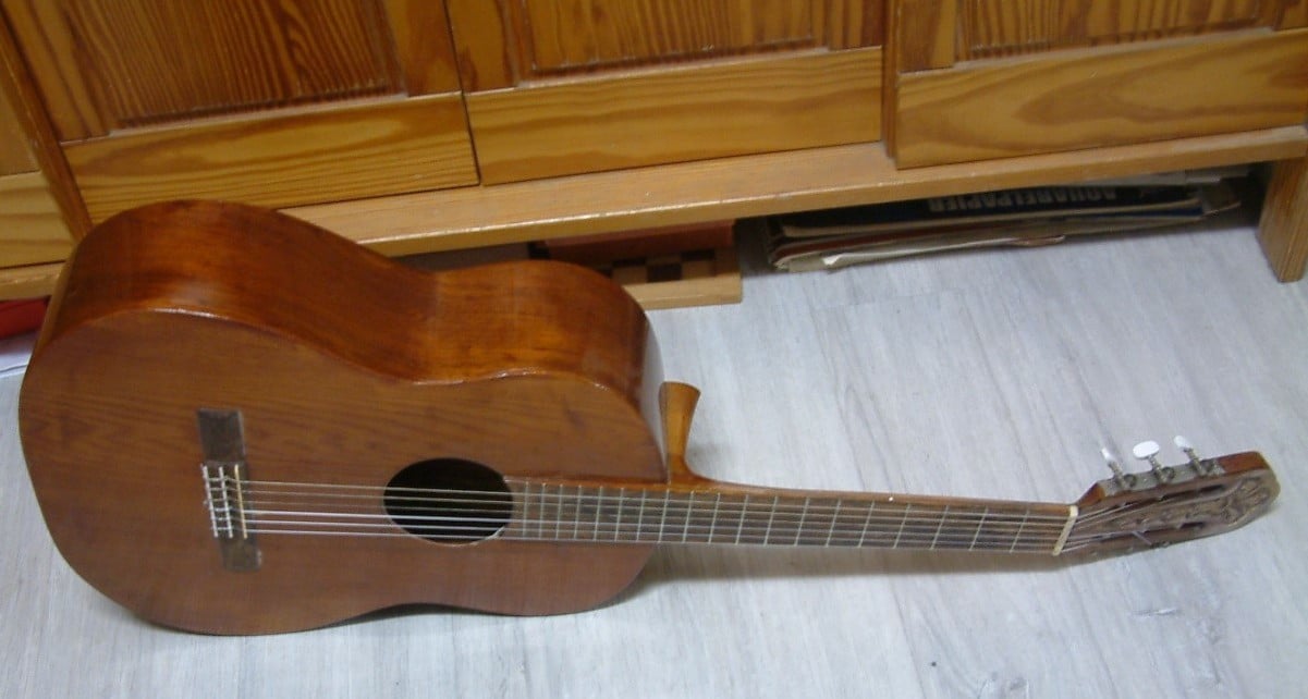 Gitaar heldere klank  cederhout boven blad
