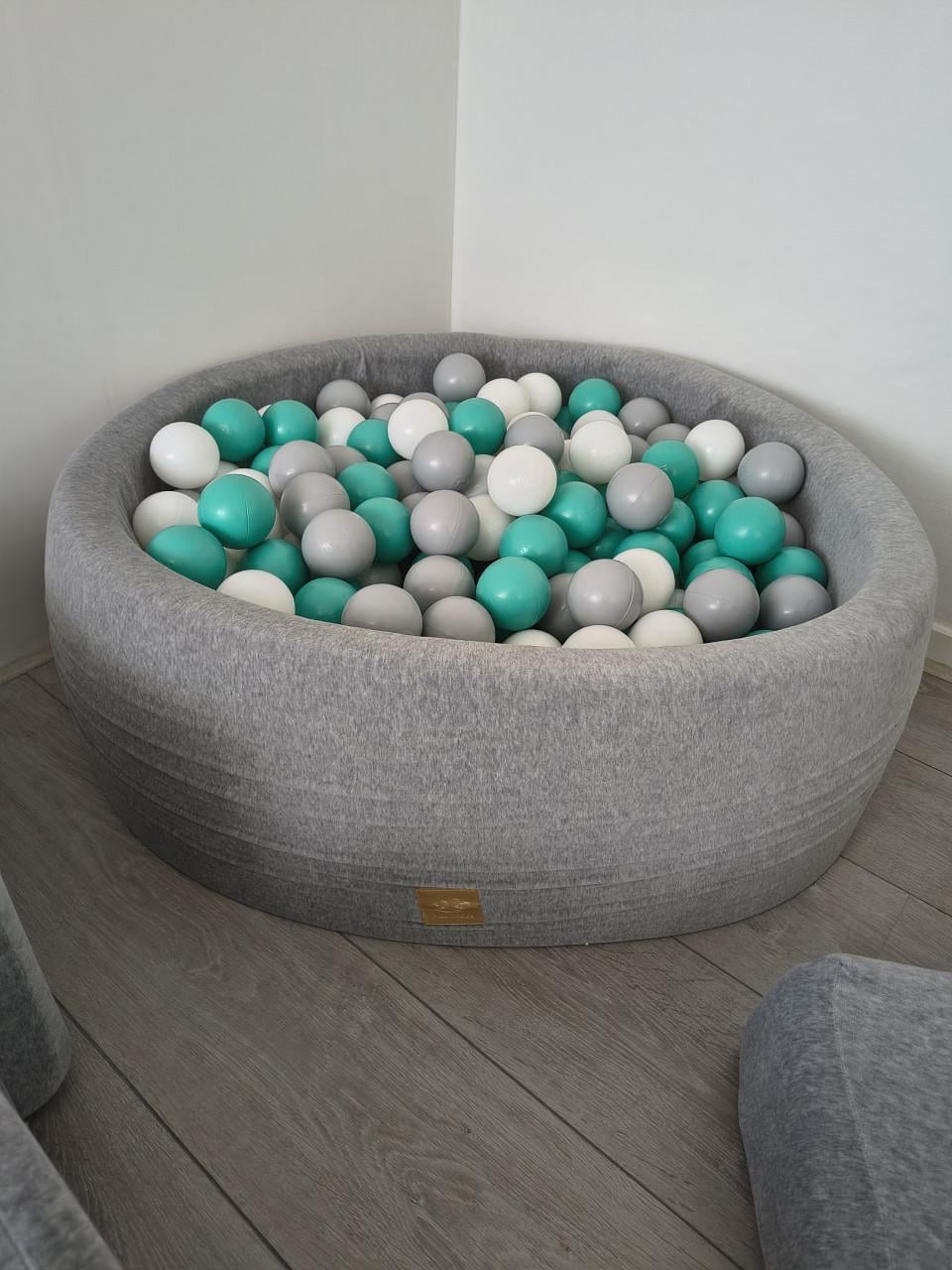 Complete speelset Meow Baby grijs! Ballenbak, klimkussens.