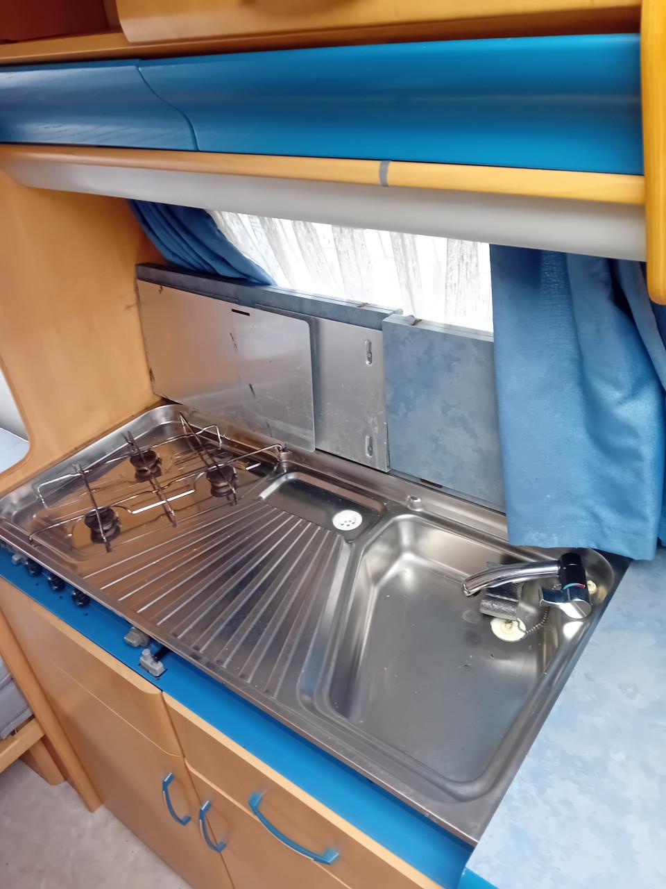Caravan hobby 440