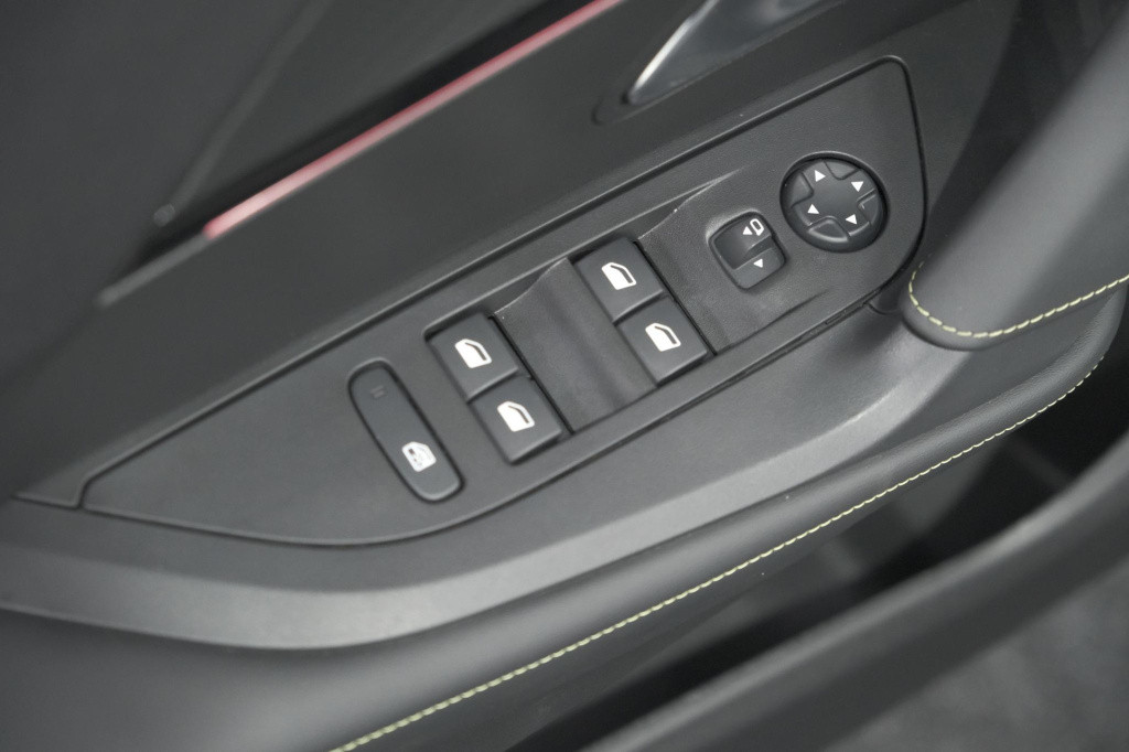 Peugeot 2008 puretech 130 eat8 gt | 360 camera | adaptieve cruise control |