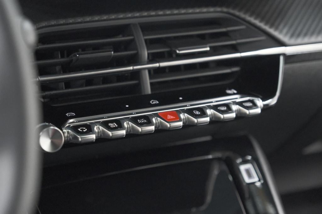 Peugeot 2008 puretech 100 allure | camera | navigatie | parkeersensoren | a