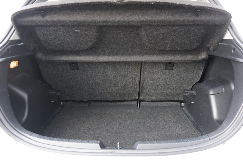 Toyota Yaris 1.3 vvt-i now airco / elektr. ramen / nap