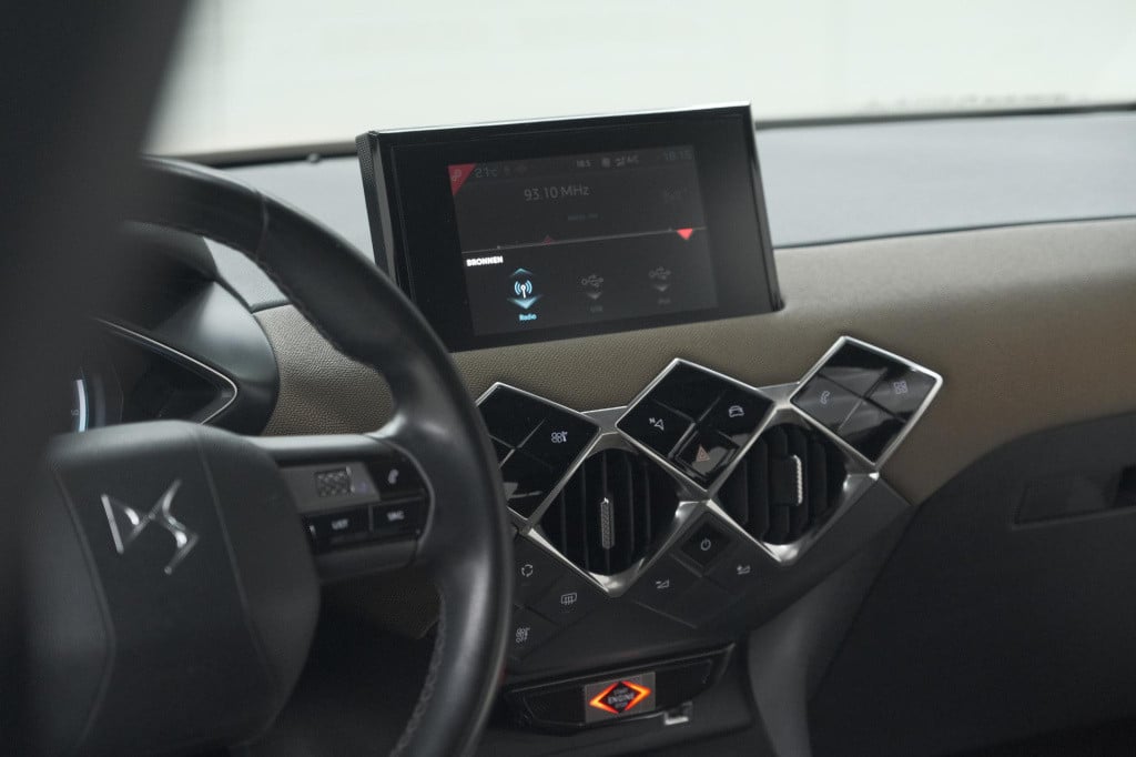 Ds Ds 3 crossback e-tense so chic 50 kwh | camera | dodehoekdetectie | appl