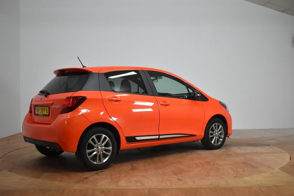 Toyota Yaris 1.3 vvt-i orange sport
