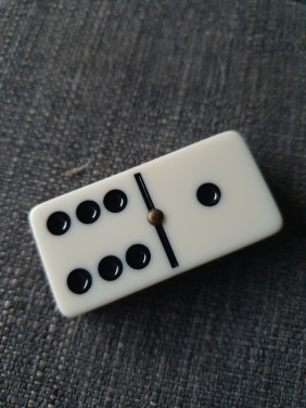Prachtig antiek groot volledige set van 28 genagelde domino stenen
