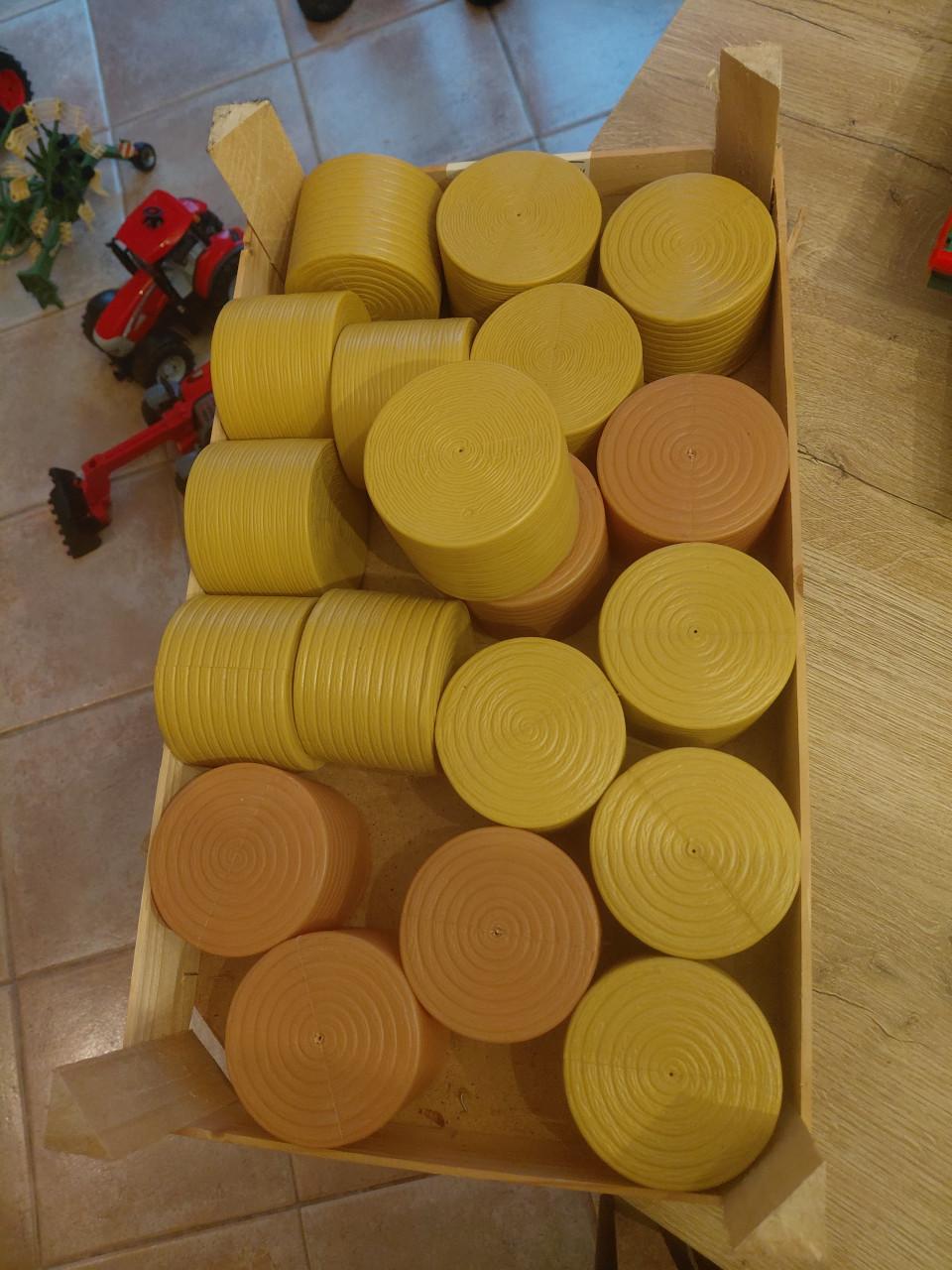 Bruder fendt met balenpers en grasmaaier