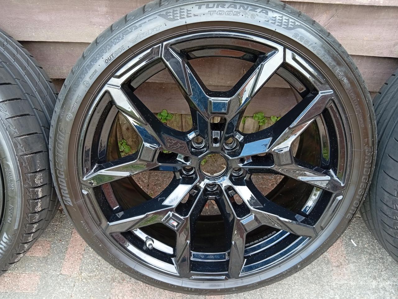 19Inch BMW 3 SERIE LCI G20 G21 995M VELGEN ZOMERBANDEN RFT