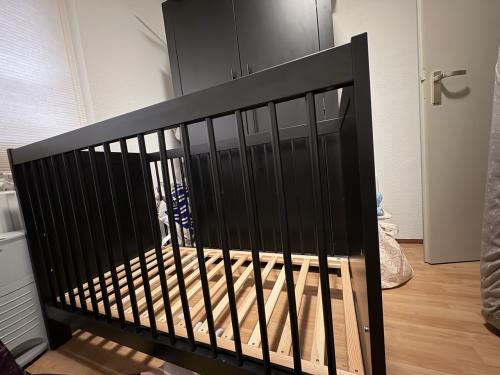 Zwarte ledikant (babypark)