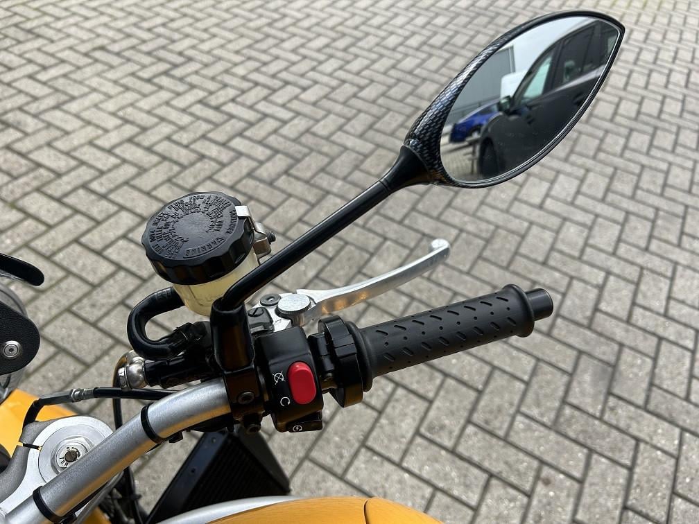 Triumph Speed Triple uit 2000 met 25 dkm, sportdemper, monocover €2350,-
