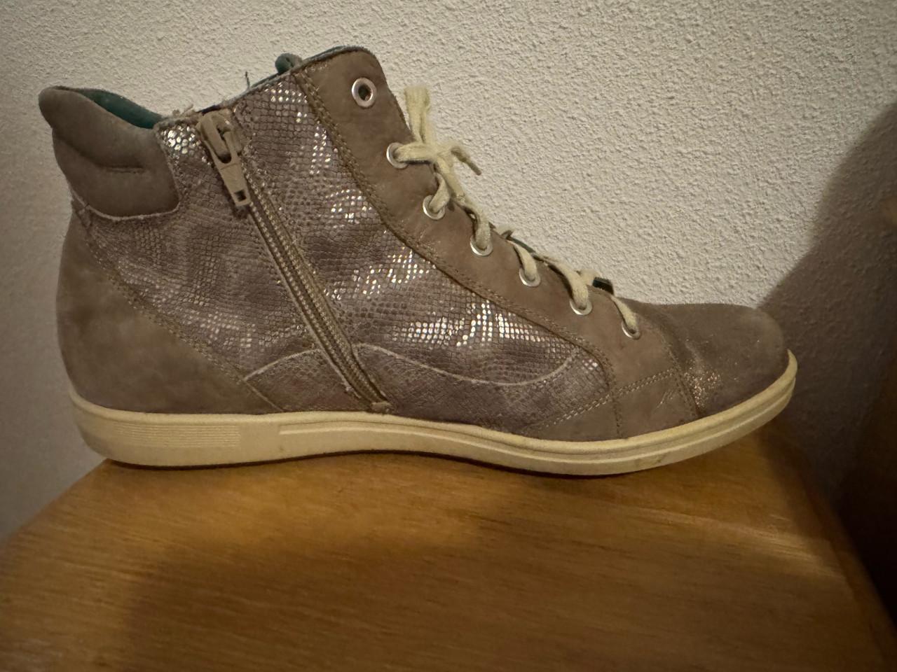 Hoge damesschoenen van Durea, maat 43 h