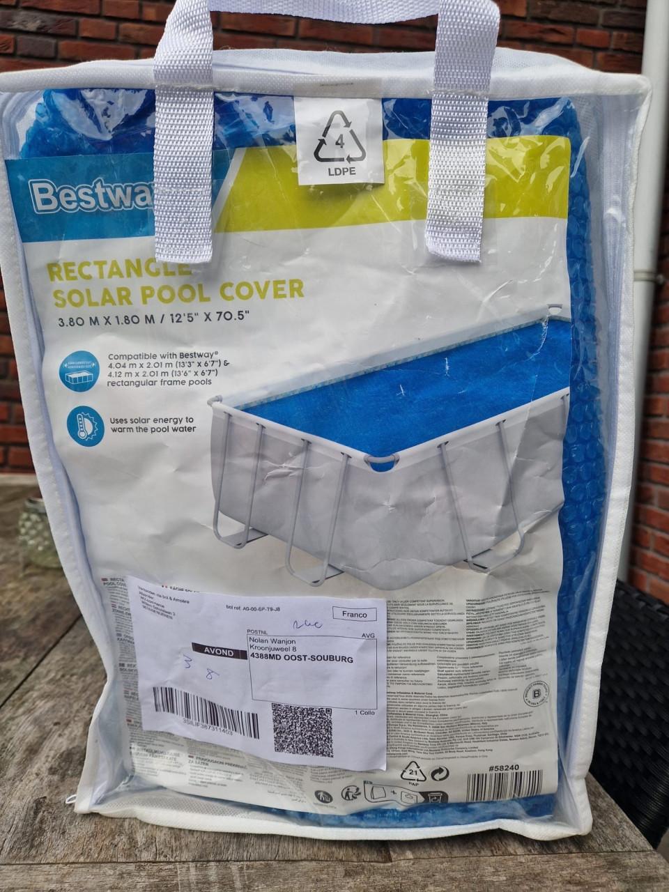 Compleet zwembad, zo goed als nieuw!