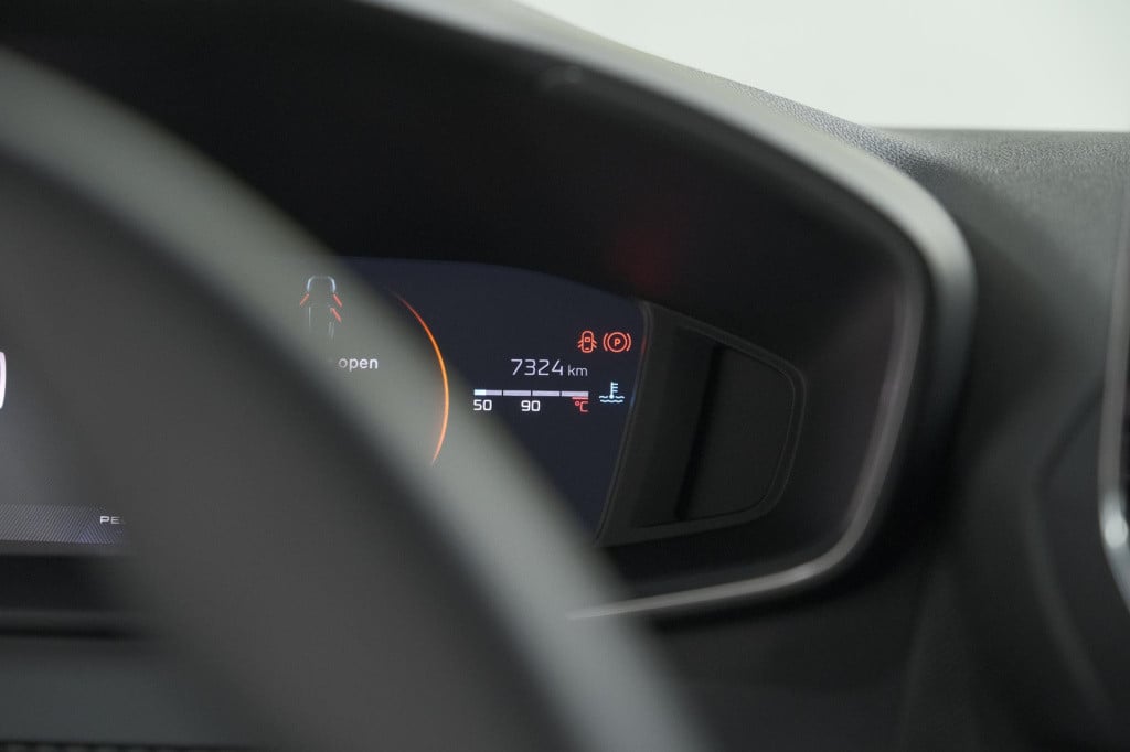 Peugeot 208 puretech 100 allure | parkeersensoren | apple carplay | climate