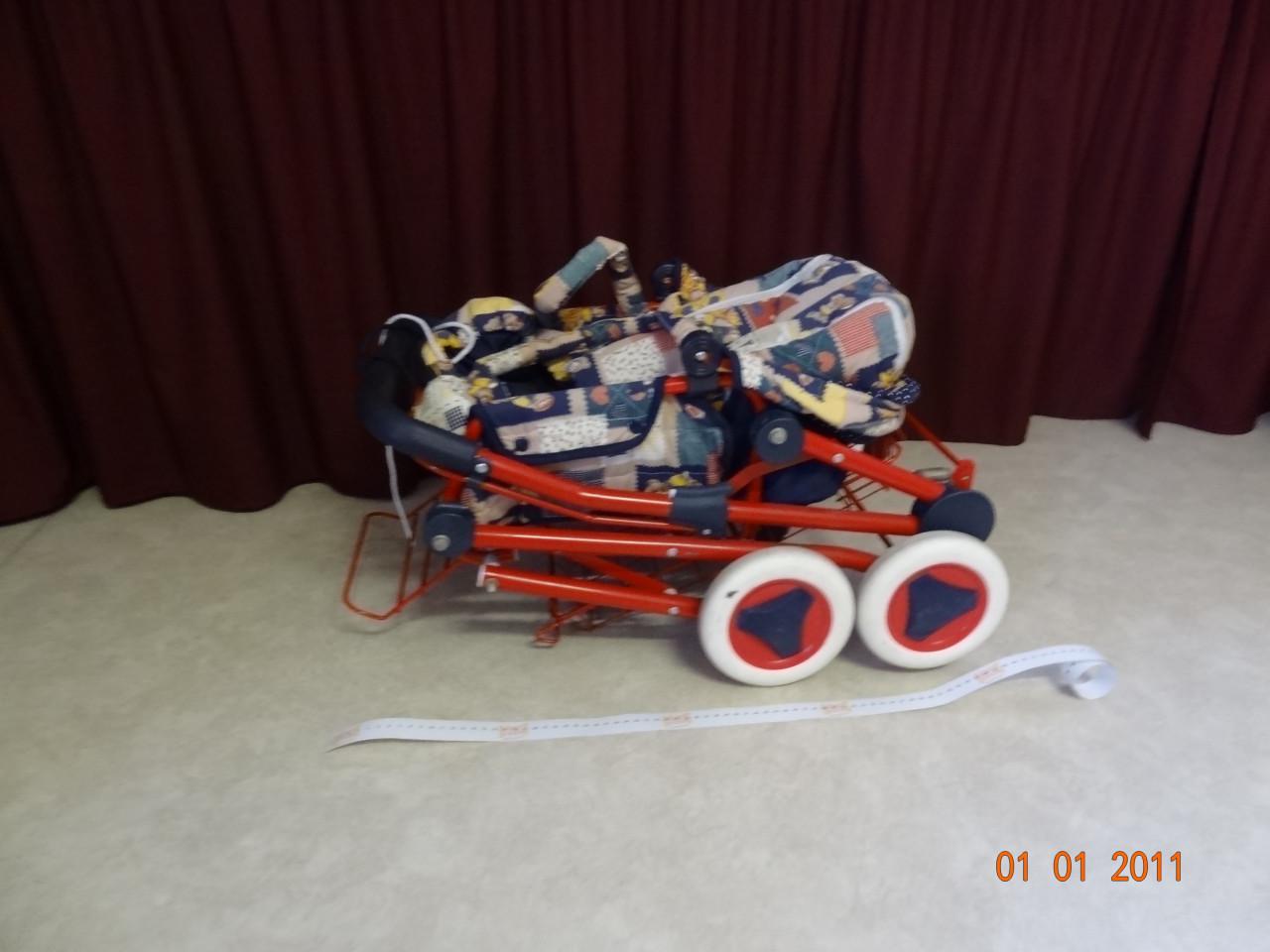 Speelgoed, poppenwagen, staal, rood