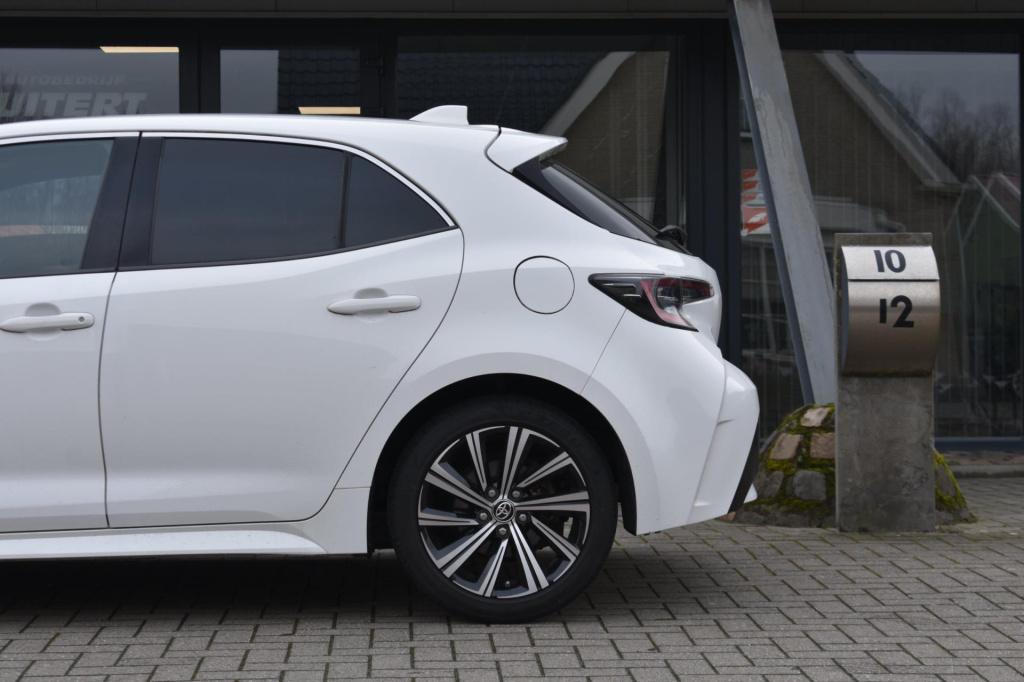 Toyota Corolla 1.8 hybrid dynamic | camera | apple carplay | android auto |