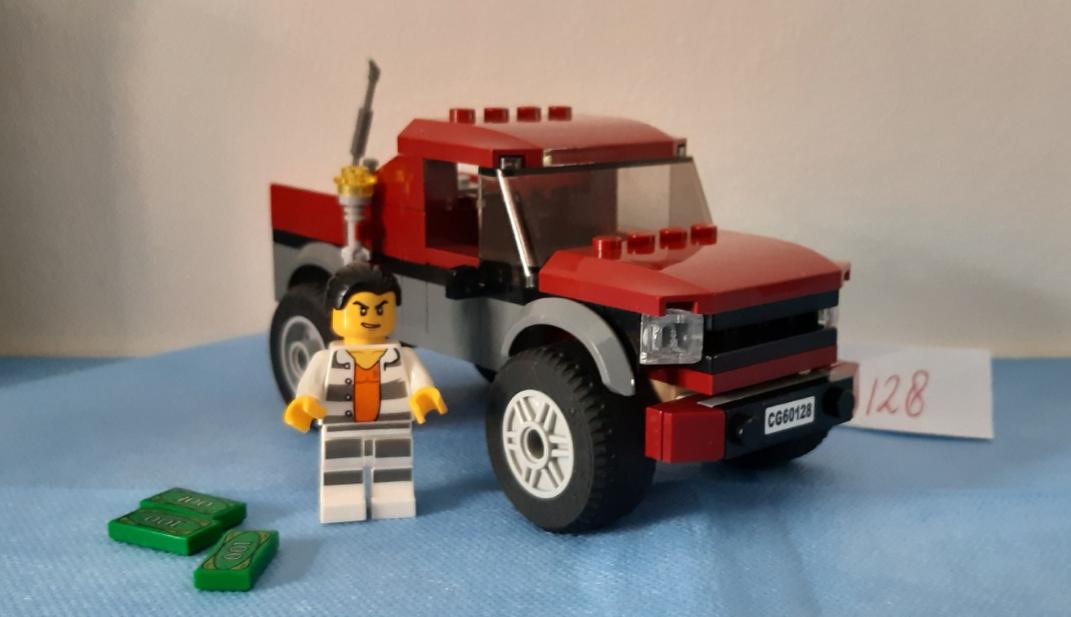 LEGO City 60128: Politieachtervolging, politiewagen + jeep