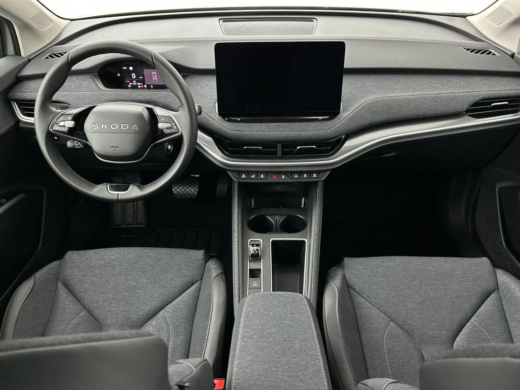 Skoda Elroq business edition tour elektromotor 210 kw / 286 pk