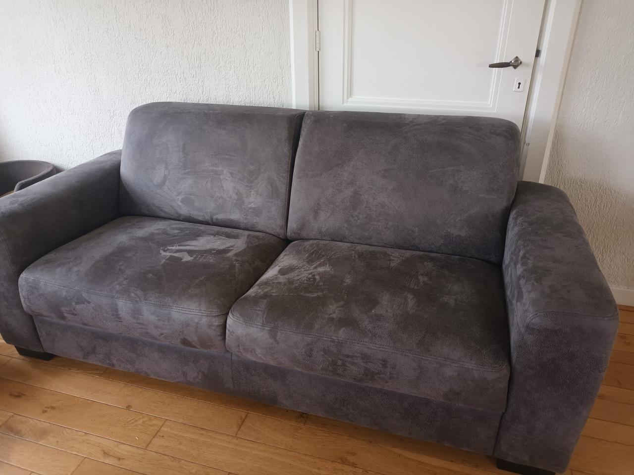 Suède leren bank 2 jaar oud