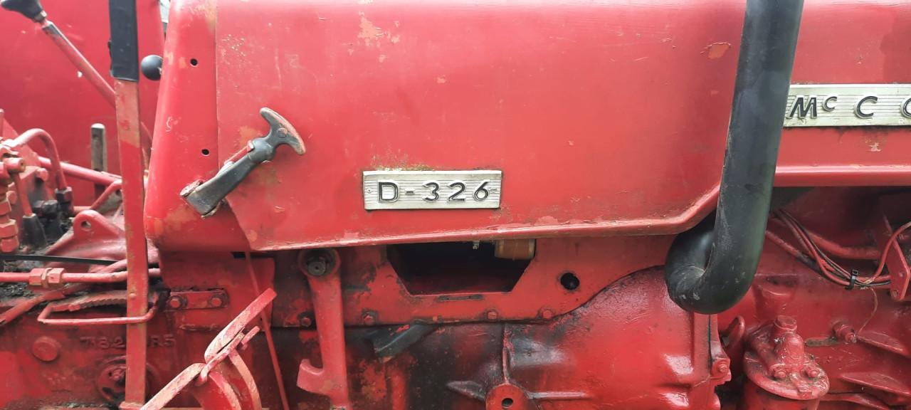 Mc Cormick D326 tractor