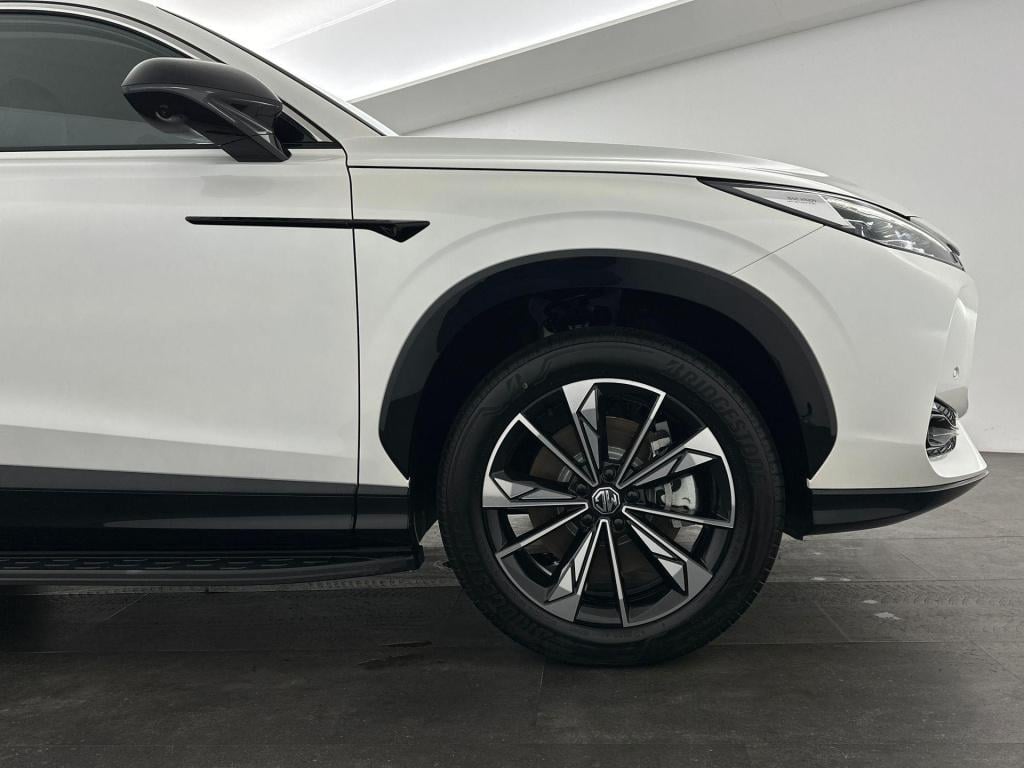 MG Hs mg phev 1.5 luxury madness deal edition
