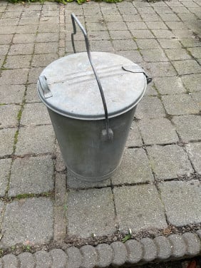 Zinken vuilnisemmer ( als nieuw )