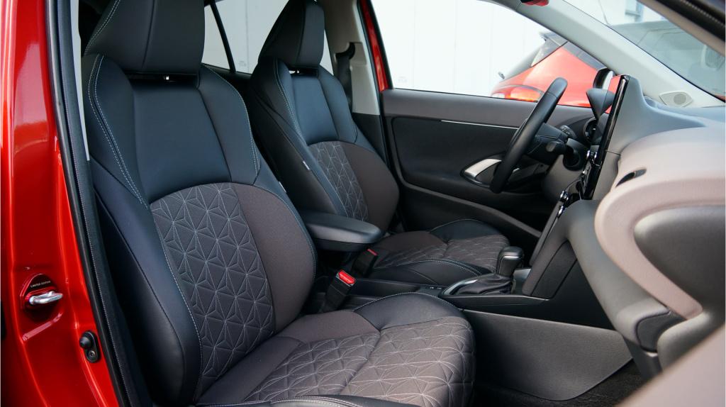 Toyota Yaris Cross 1.5 hybrid 130 executive rijklaar incl garantie