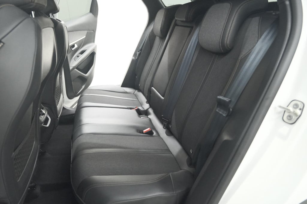 Peugeot 3008 puretech 130 gt-line | camera | dodehoekdetectie | navigatie |