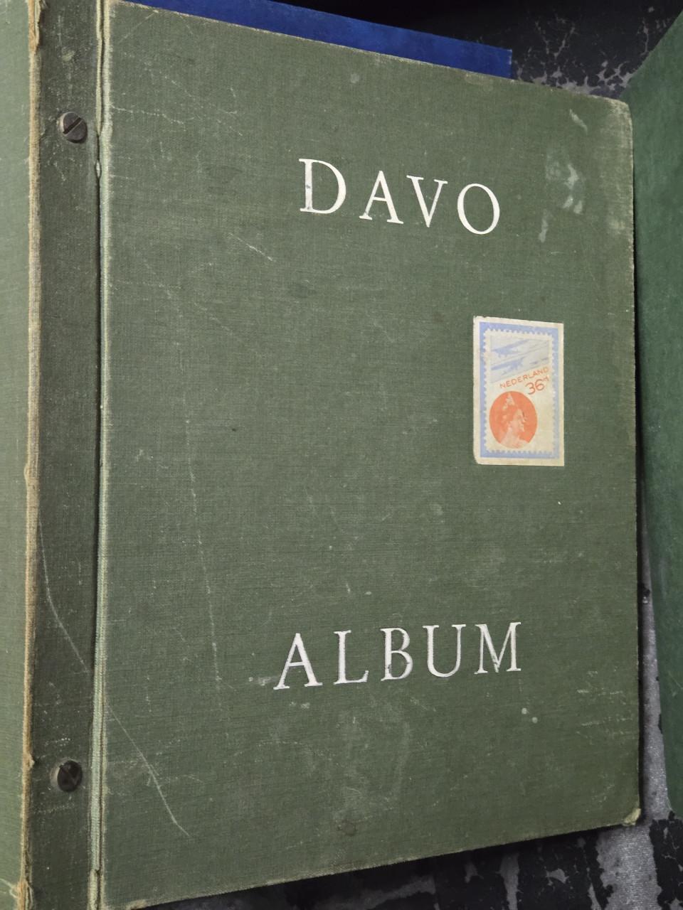 Postzegels 8 Albums uit heel de wereld  Bieden mag, wel graag naar waarde.