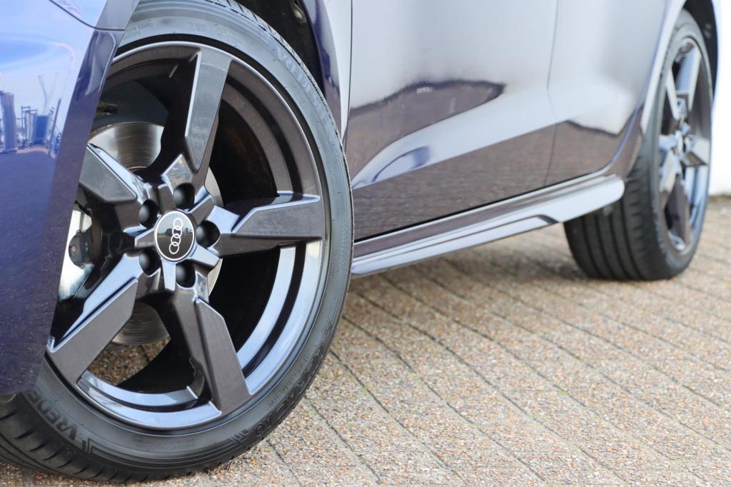 Audi A1 Sportback 30 tfsi s edition 115pk | carplay | sensoren