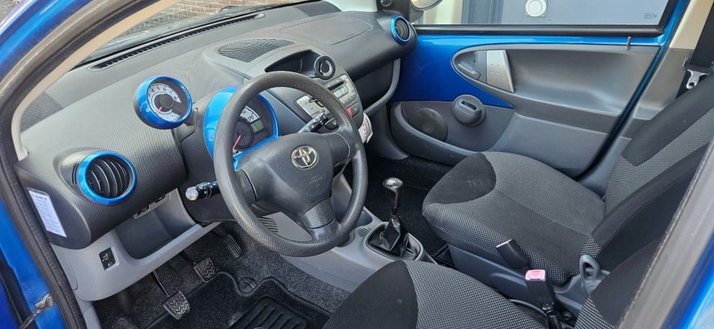 Toyota Aygo 1.0-12v dynamic blue