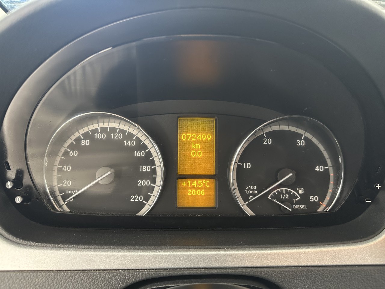 Merc. Benz camper/buscamper ( nw. Int.) 5 pers. 72500. Km