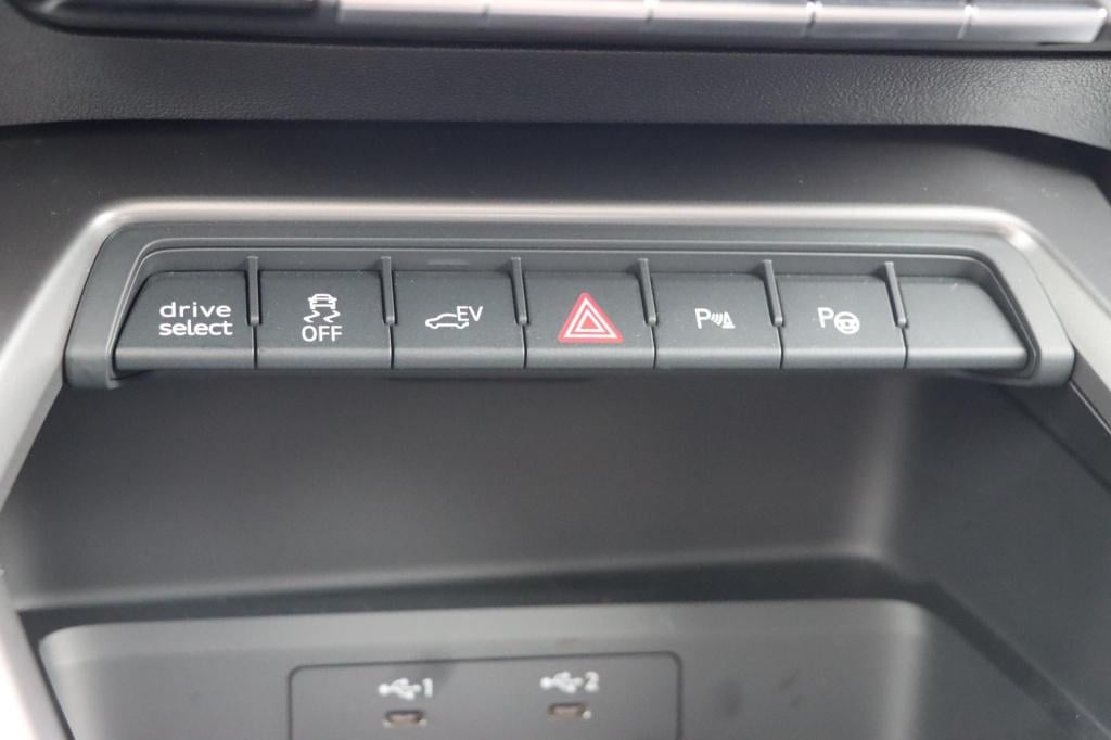 Audi A3 sportback 40 tfsi e s edition 204pk s-tronic l zwart optiek plus | 