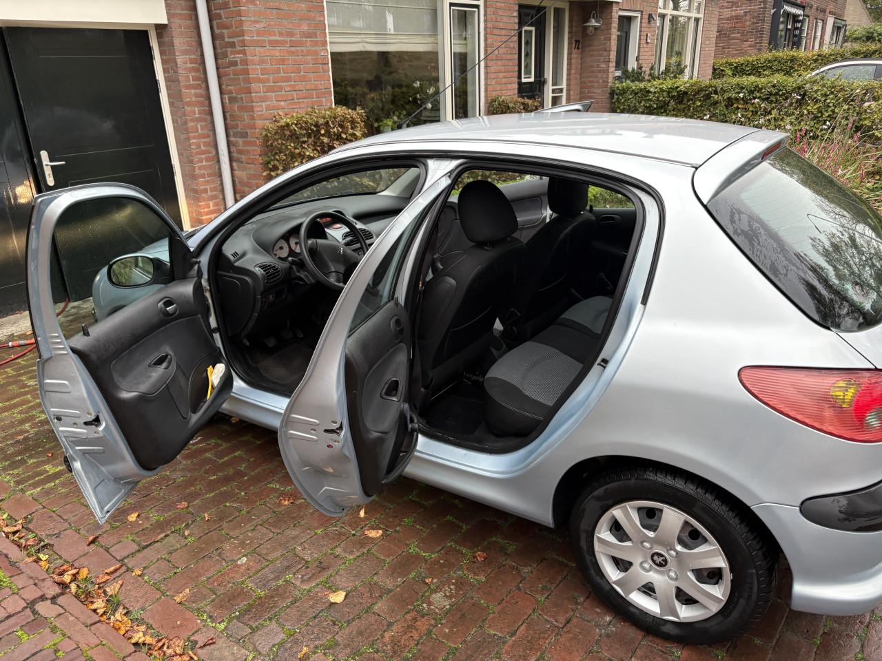 Te koop: Peugeot 206, 5 deurs , slechts 70.671 km gereden