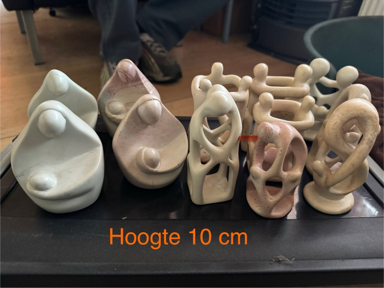 34 speksteen beeldjes uit kenya handmade