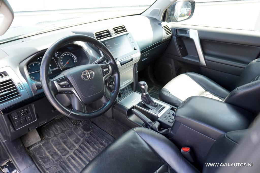 Toyota Land Cruiser 2.8 d-4d-f challenger window van