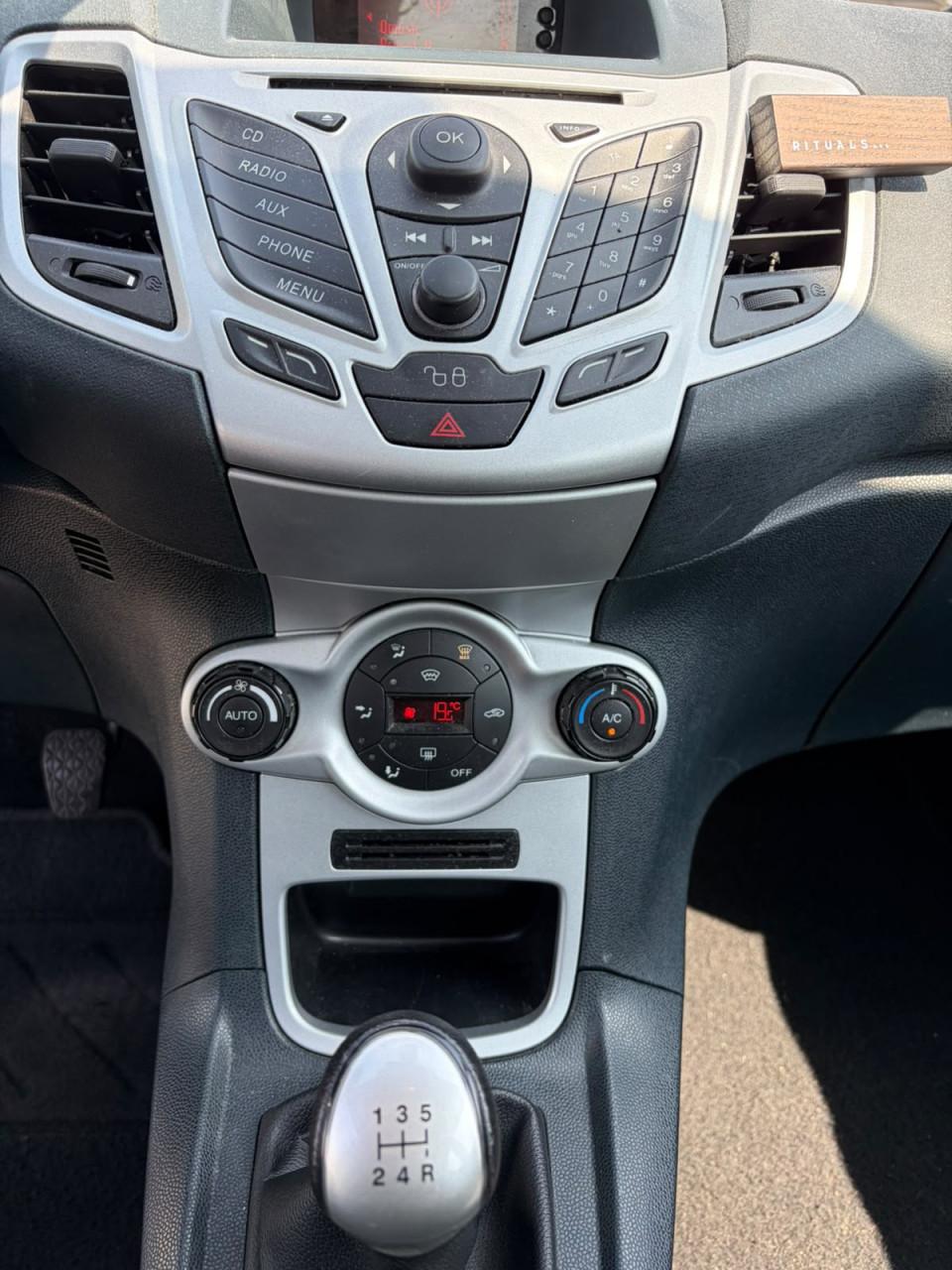 Ford Fiesta 1.25 Titanium 5 drs | Airco | CC | Trekhaak | Nw Distrib. riem