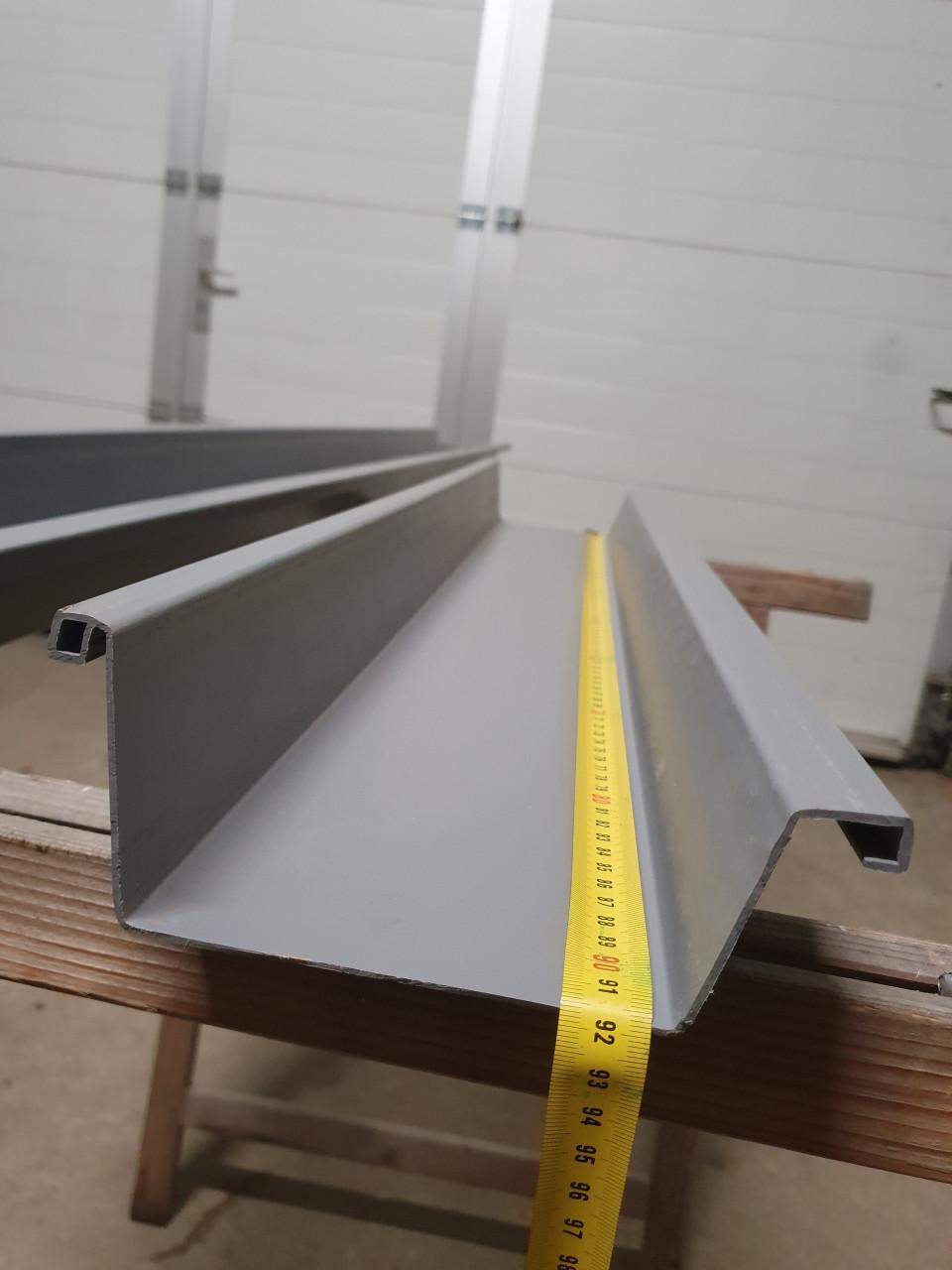 Nieuwe PVC dakgoot/kraalbakgoot incl afvoerbuis/regenpijp.