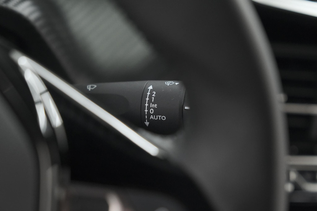 Peugeot 2008 puretech 100 allure | camera | navigatie | apple carplay | par