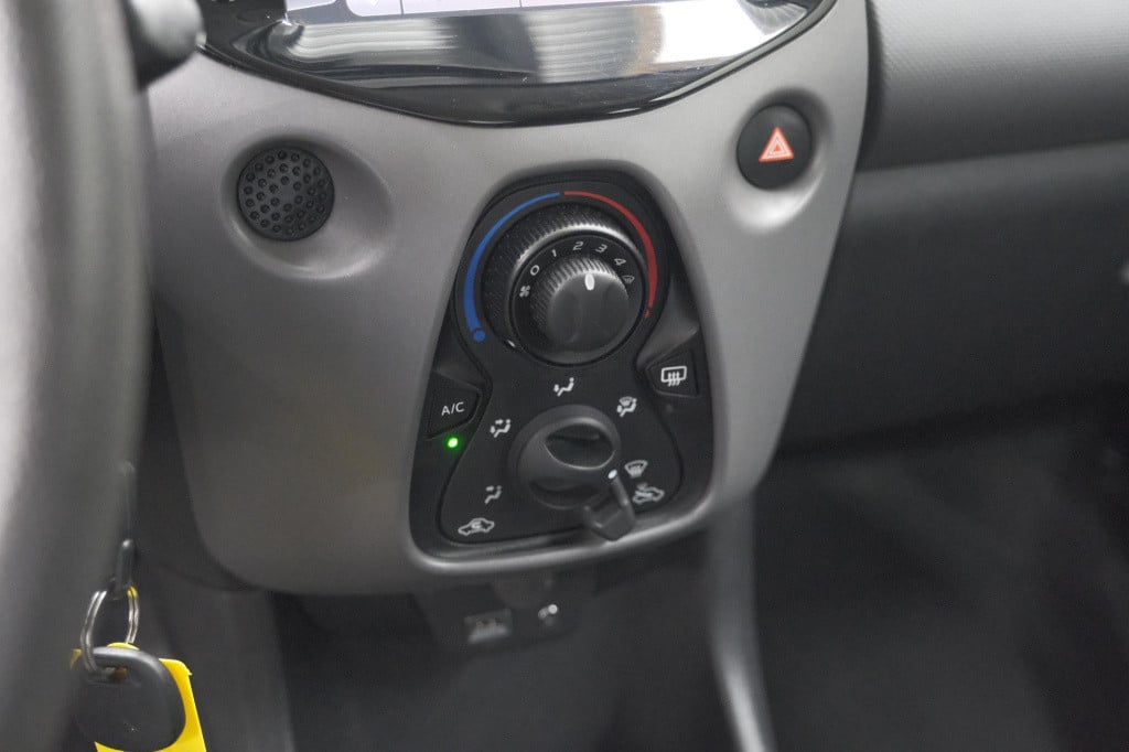 Peugeot 108 1.0 e-vti active top! | elektrisch vouwdak | camera | apple car