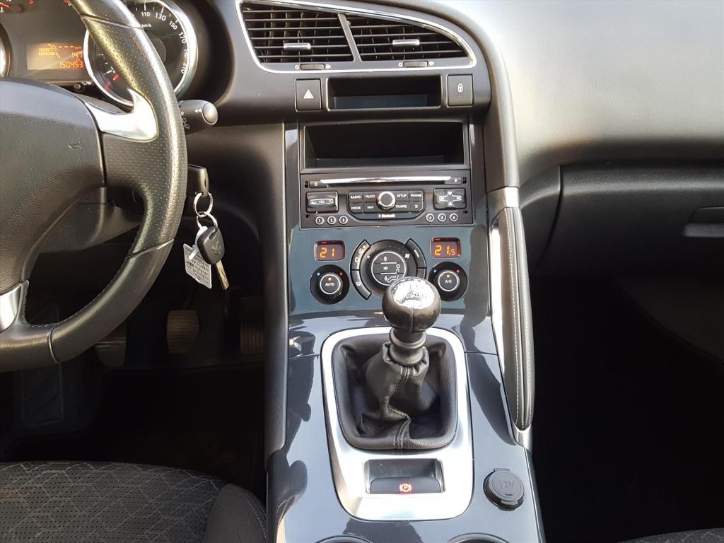 Peugeot 3008 style 1.2pt-130pk trekhaak | navigatie | cruise & climate cont