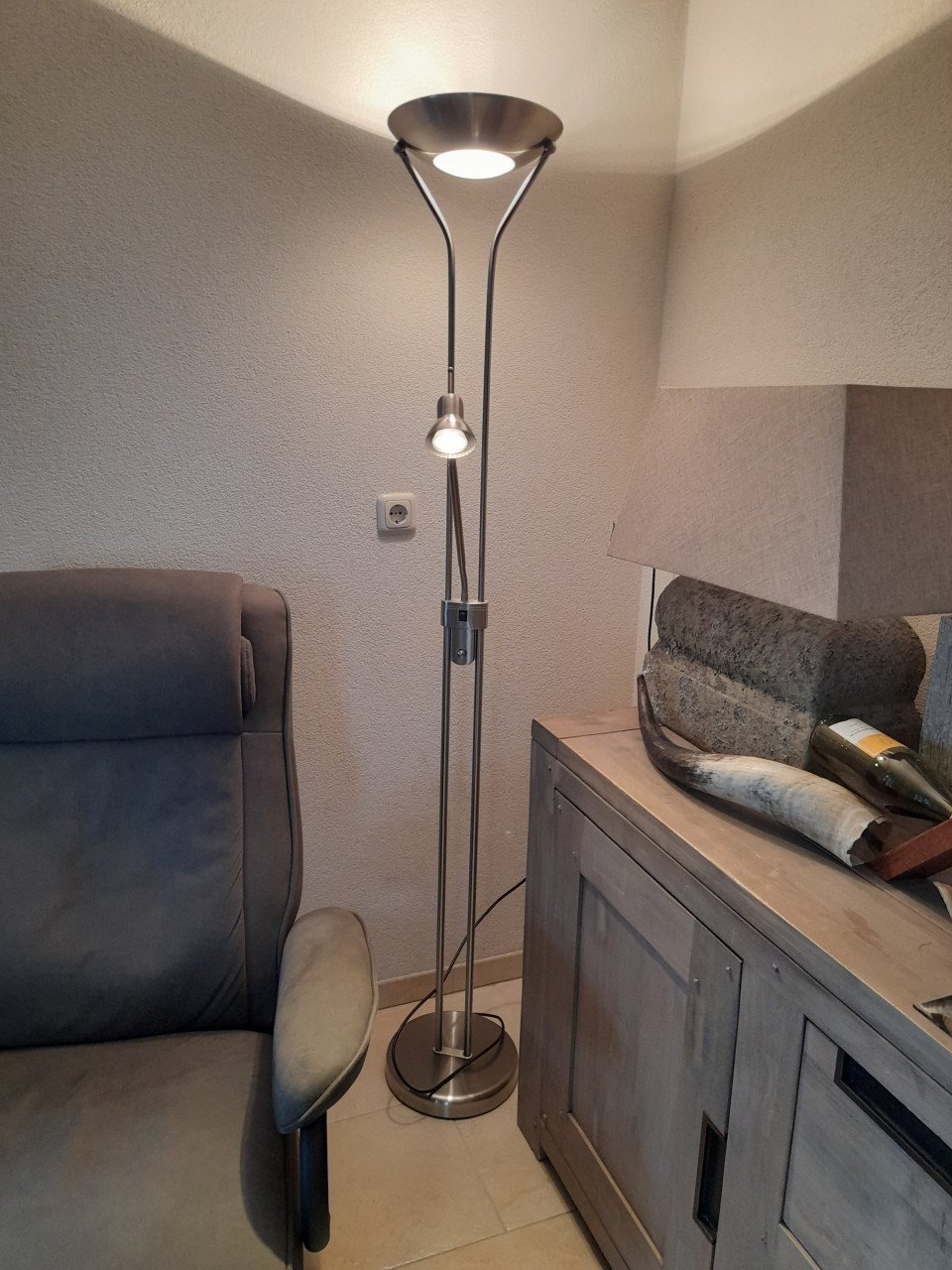 Staande lamp met dimmer (in goede nette staat )  Werkt naar behoren!