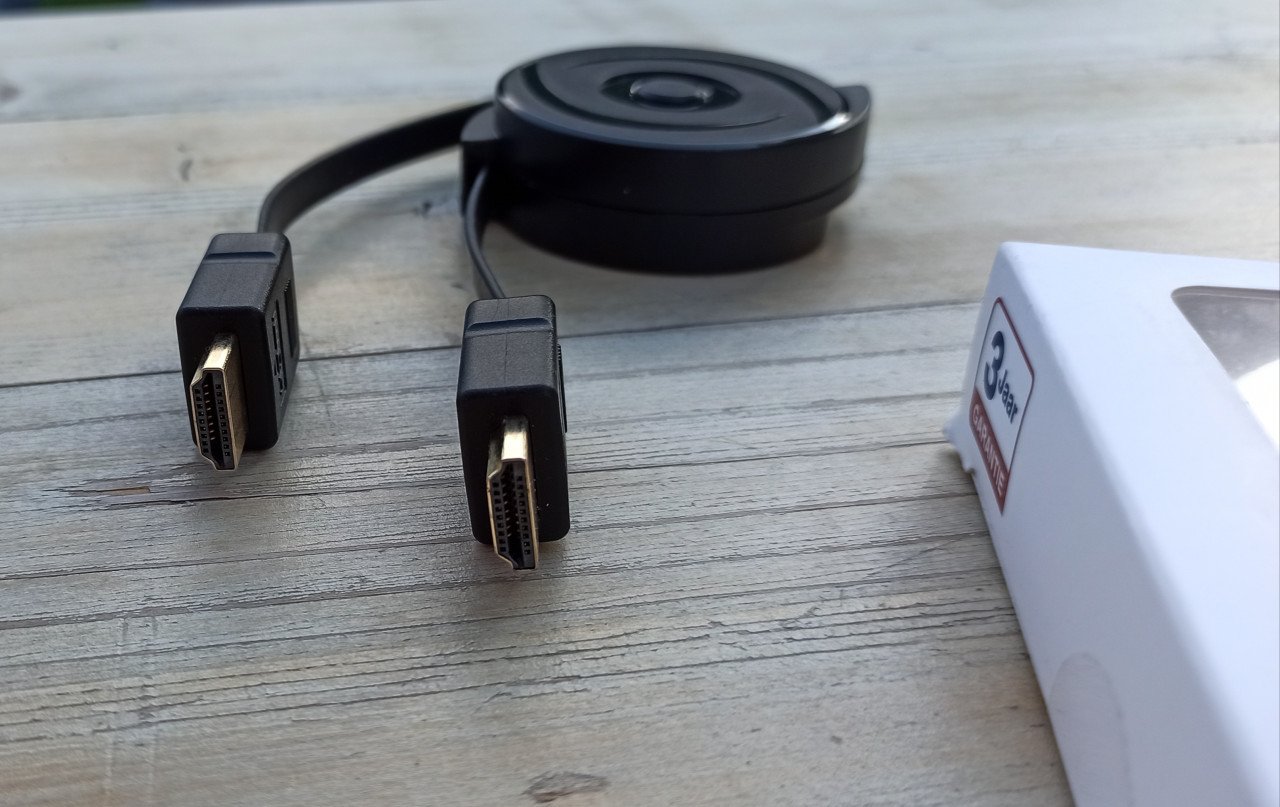 Uittrekbare oprolbare HDMI kabel  - 150 cm - met adapters - Nieuw