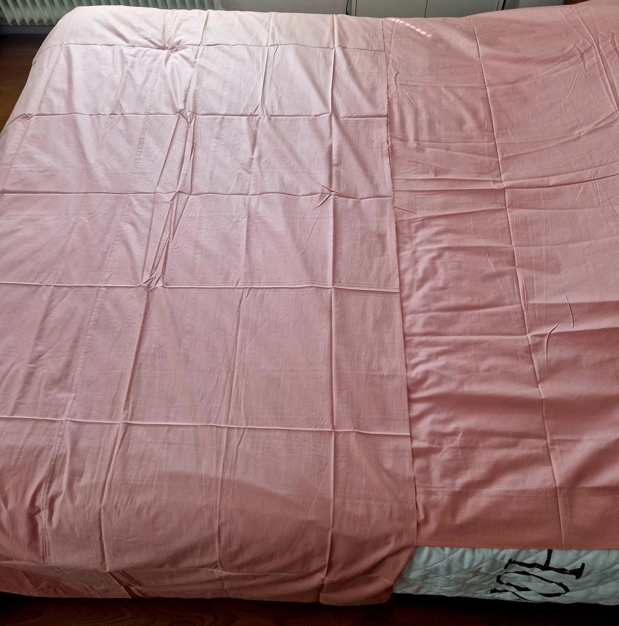 2 grote lappen roze stof