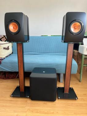 KEF LS50 High Gloss Piano Black + KEF Kube-2