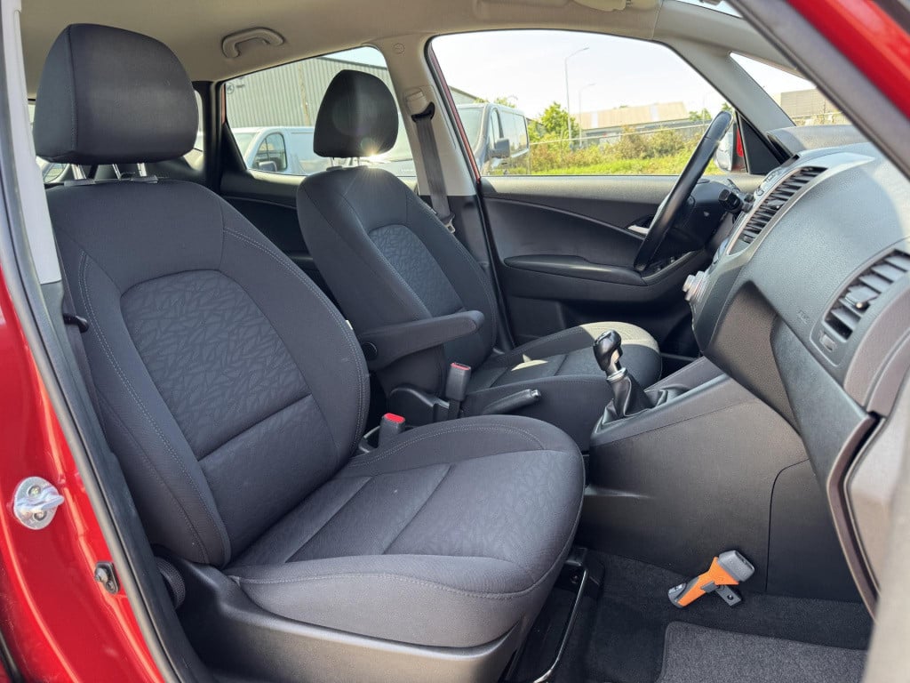 Hyundai Ix20 1.4i go! | trekhaak | navigatie | achterbank verstelbaar | air
