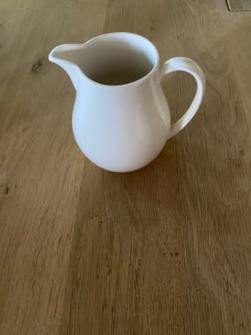 Wedgewood traditional Queensware melkkannetje