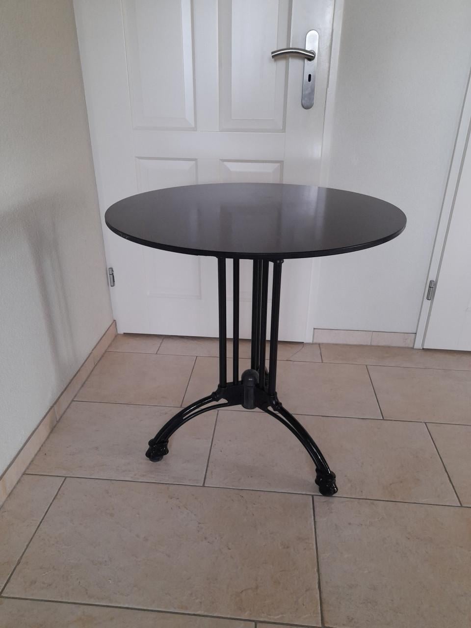 Ronde tafel 70 doorsnee en 72 hoog