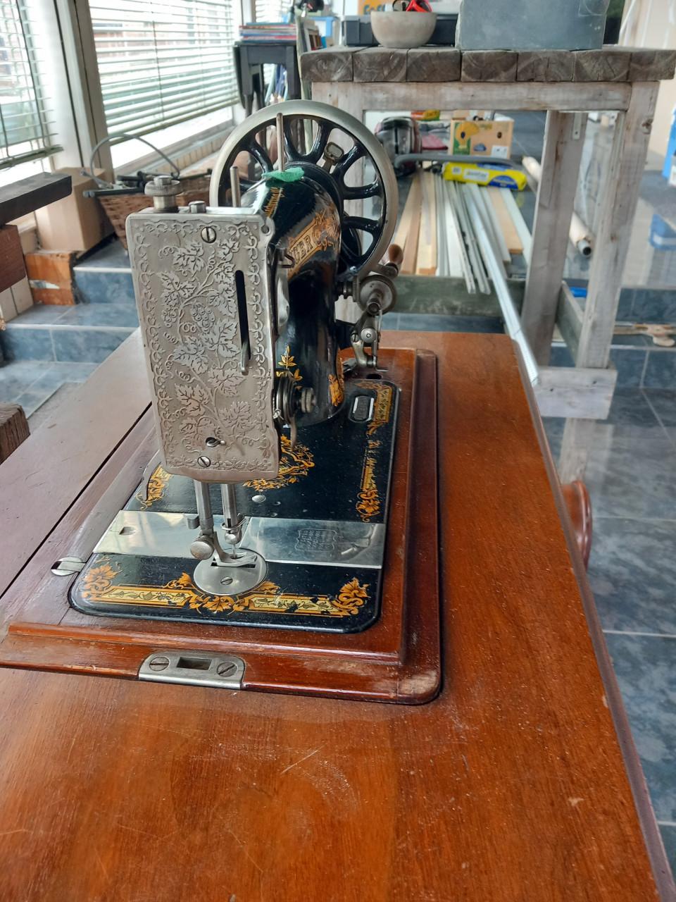 Antieke singer naaimachine