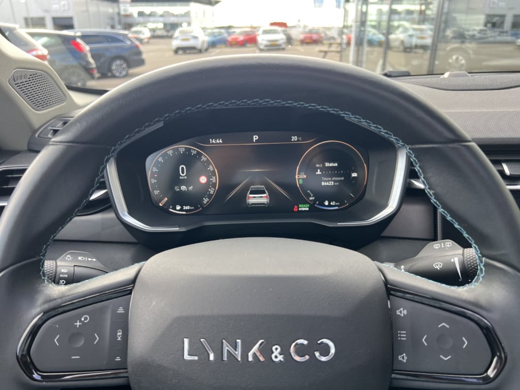 Lynk & Co 01 1.5 261pk phev , black edition , zwarte velgen , panodak , 360